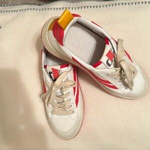 Barely worn Oncept tennis shoes